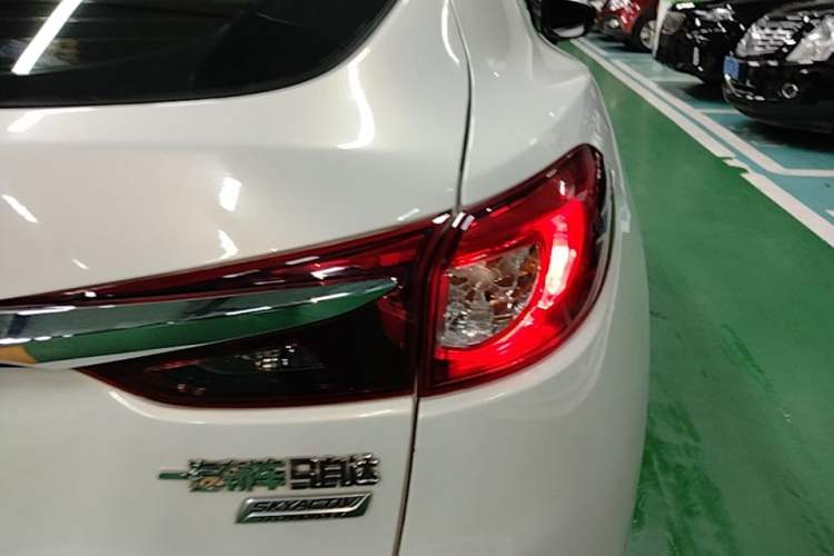 Used Mazda CX-4 2018 2.0L Automatic Two-Wheel Drive Blue Sky Dynamic Version China VI Standard Right Rear Taillight