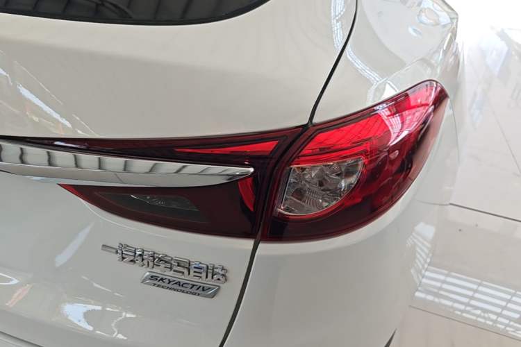 Used Mazda CX-4 2018 2.0L Automatic Two-Wheel Drive Blue Sky Dynamic Version China V Standard Right Rear Taillight
