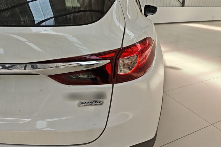 Used Mazda CX-4 2018 2.0L Automatic Two-Wheel Drive Blue Sky Dynamic Version China VI Standard Right Rear Taillight