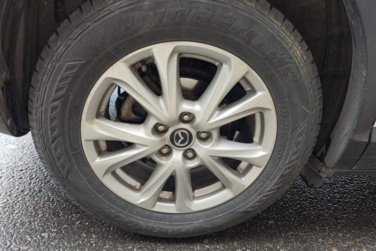 Used Mazda CX-4 2018 2.0L Automatic Two-Wheel Drive Blue Sky Dynamic Version China V Standard Right Rear Wheel Hub