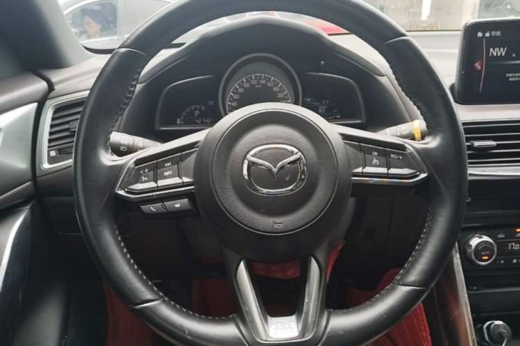 Used Mazda CX-4 2018 2.0L Automatic Two-Wheel Drive Blue Sky Premium Upgrade Version China VI Standard Steering Wheel
