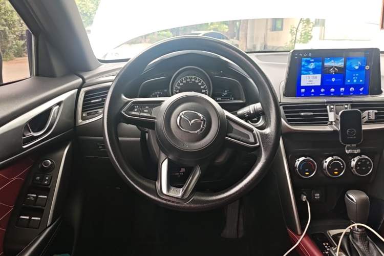 Used Mazda CX-4 2018 2.0L Automatic Two-Wheel Drive Blue Sky Dynamic Version China VI Standard Steering Wheel