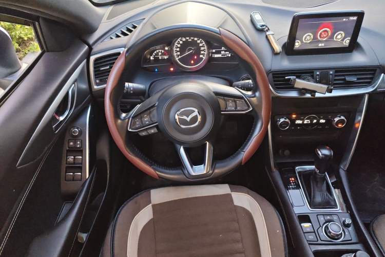 Used Mazda CX-4 2018 2.0L Automatic Two-Wheel Drive Blue Sky Luxury Edition Steering Wheel