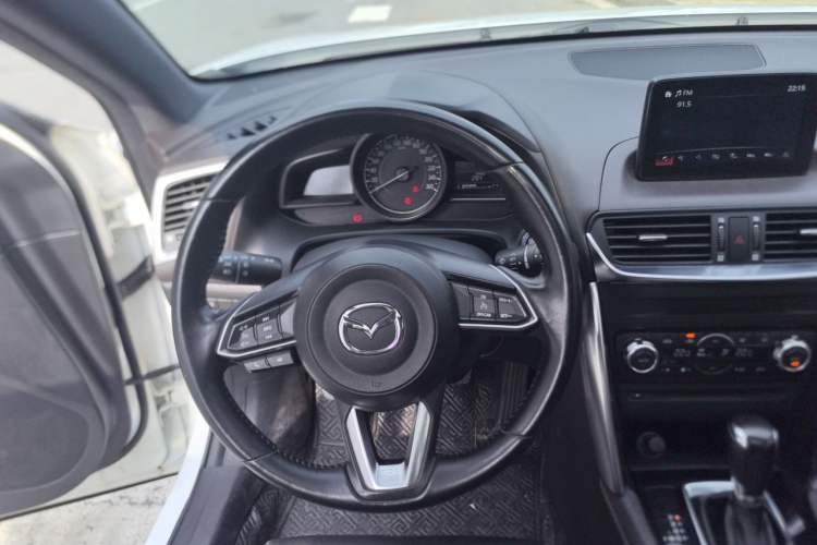 Used Mazda CX-4 2018 2.0L Automatic Two-Wheel Drive Blue Sky Premium Upgrade Version China VI Standard Steering Wheel