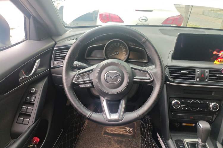 Used Mazda CX-4 2018 2.0L Automatic Two-Wheel Drive Blue Sky Dynamic Version China VI Standard Steering Wheel