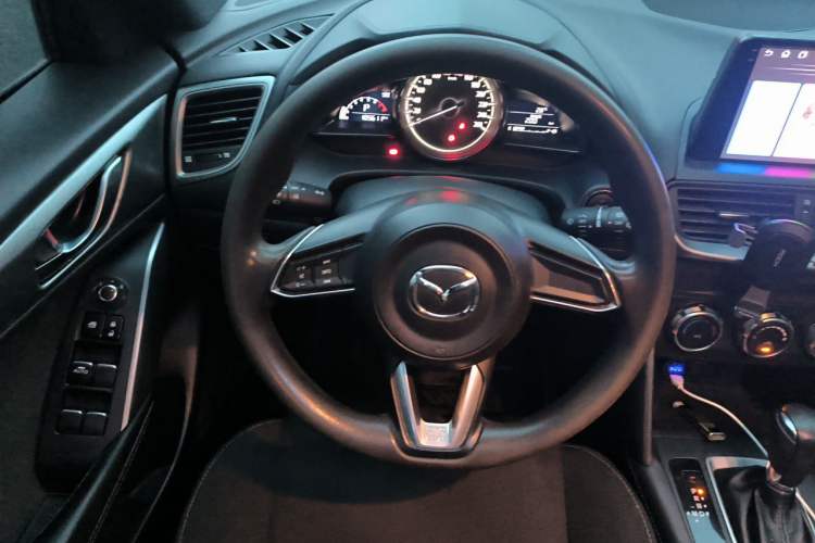 Used Mazda CX-4 2018 2.0L Automatic Two-Wheel Drive Blue Sky Dynamic Version China V Standard Steering Wheel