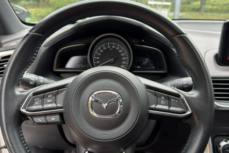 Used Mazda CX-4 2018 2.0L Automatic Two-Wheel Drive Blue Sky Premium Upgrade Version China VI Standard Steering Wheel