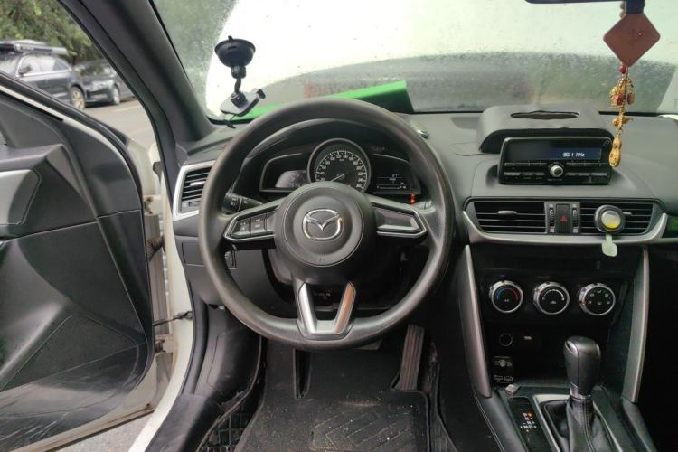 Used Mazda CX-4 2018 2.0L Automatic Two-Wheel Drive Blue Sky Dynamic Version China V Standard Steering Wheel