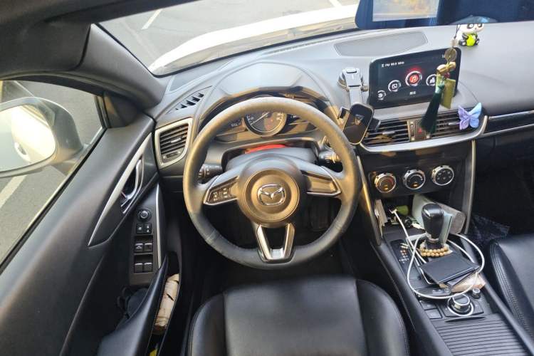 Used Mazda CX-4 2018 2.0L Automatic Two-Wheel Drive Blue Sky Dynamic Version China V Standard Steering Wheel
