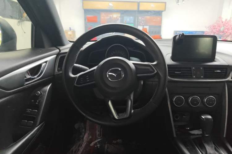 Used Mazda CX-4 2018 2.0L Automatic Two-Wheel Drive Blue Sky Dynamic Version China VI Standard Steering Wheel