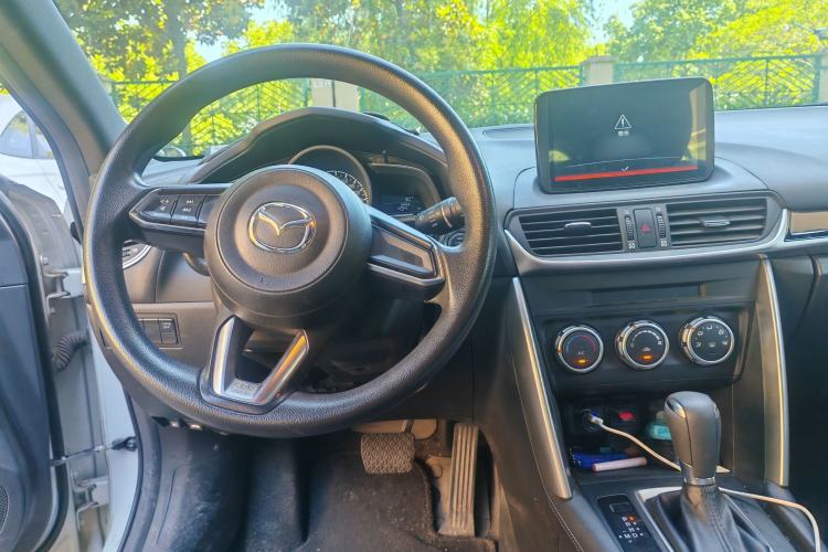Used Mazda CX-4 2018 2.0L Automatic Two-Wheel Drive Blue Sky Dynamic Version China VI Standard Steering Wheel