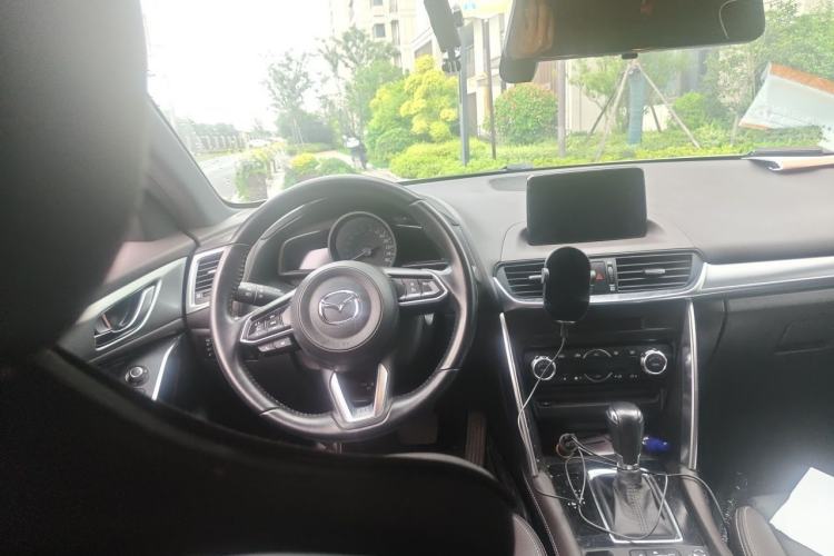 Used Mazda CX-4 2018 2.0L Automatic Two-Wheel Drive Blue Sky Premium Upgrade Version China VI Standard Steering Wheel