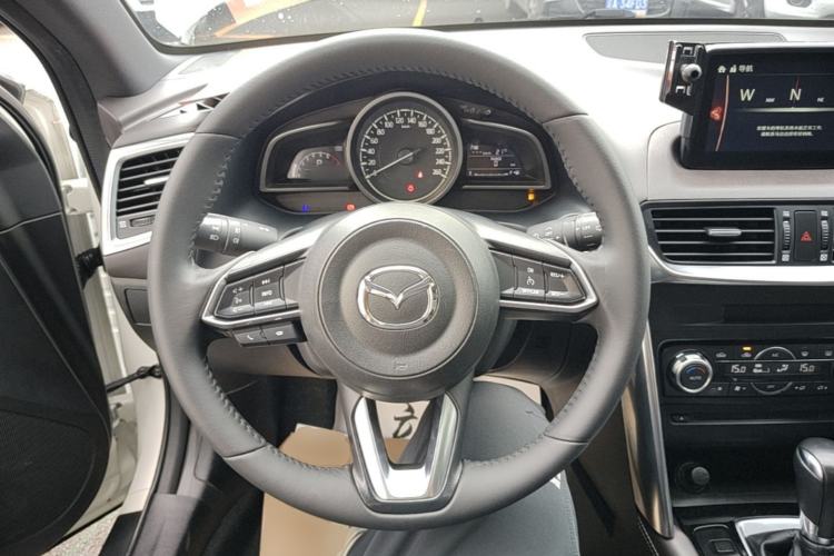 Used Mazda CX-4 2018 2.0L Automatic Two-Wheel Drive Blue Sky Premium Upgrade Version China VI Standard Steering Wheel