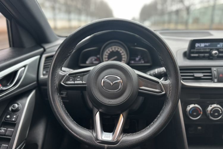 Used Mazda CX-4 2018 2.0L Automatic Two-Wheel Drive Blue Sky Dynamic Version China VI Standard Steering Wheel