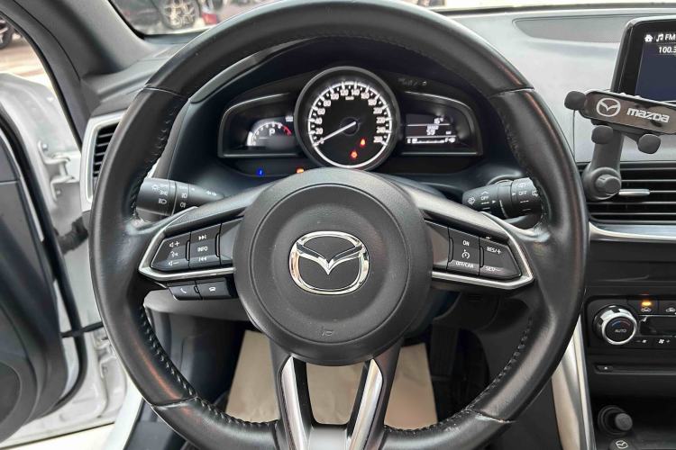 Used Mazda CX-4 2018 2.0L Automatic Two-Wheel Drive Blue Sky Premium Upgrade Version China VI Standard Steering Wheel