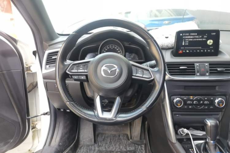 Used Mazda CX-4 2018 2.0L Automatic Two-Wheel Drive Blue Sky Premium Upgrade Version China V Standard Steering Wheel
