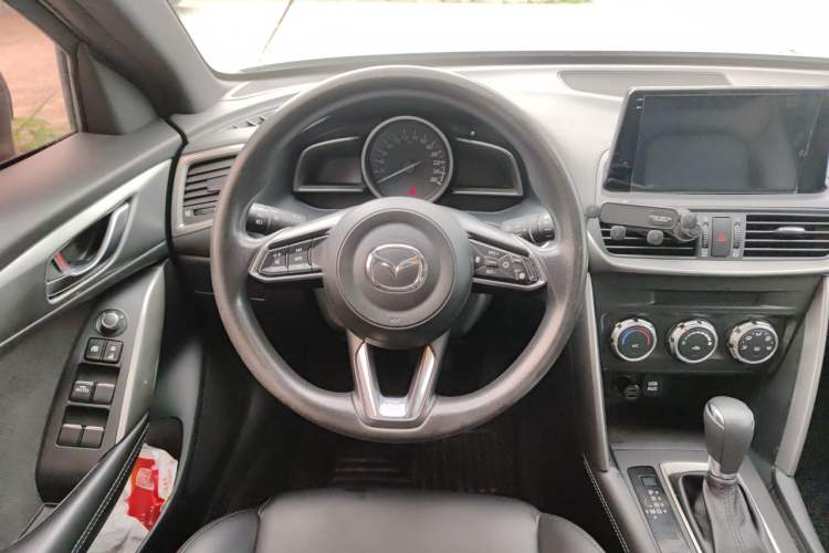 Used Mazda CX-4 2018 2.0L Automatic Two-Wheel Drive Blue Sky Dynamic Version China V Standard Steering Wheel