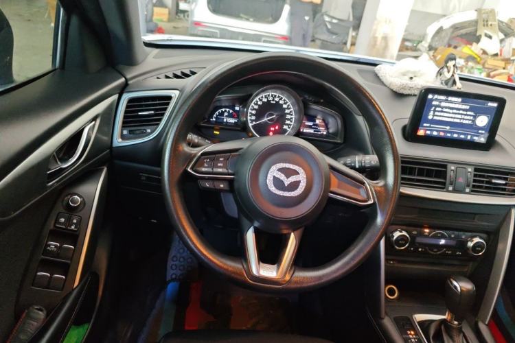 Used Mazda CX-4 2018 2.0L Automatic Two-Wheel Drive Blue Sky Exploration Version China V Standard Steering Wheel