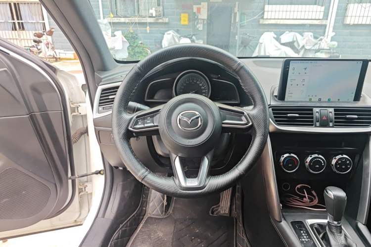 Used Mazda CX-4 2018 2.0L Automatic Two-Wheel Drive Blue Sky Dynamic Version China V Standard Steering Wheel