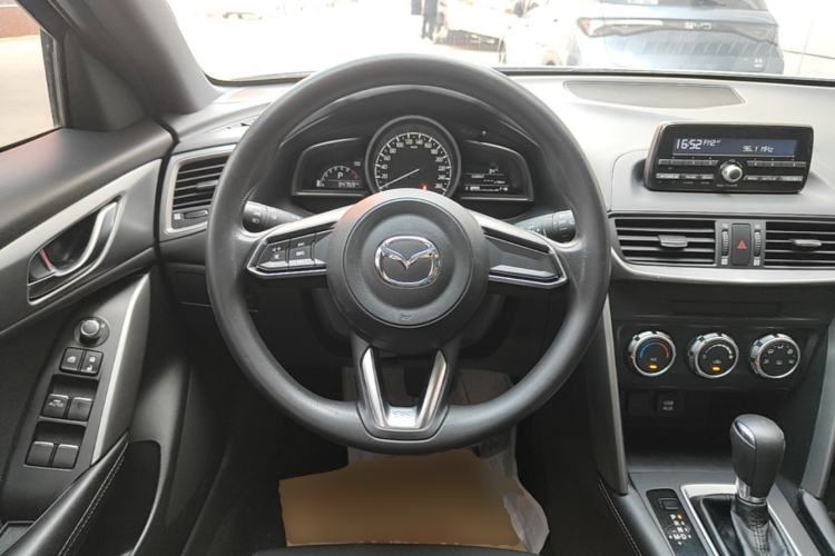 Used Mazda CX-4 2018 2.0L Automatic Two-Wheel Drive Blue Sky Dynamic Version China V Standard Steering Wheel