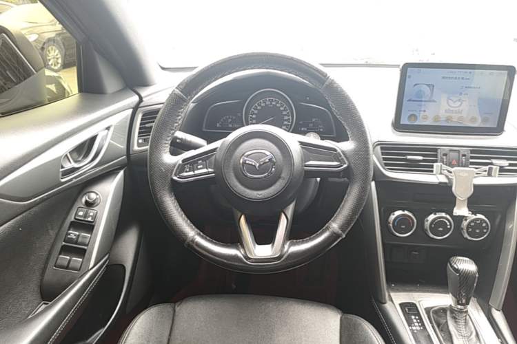 Used Mazda CX-4 2018 2.0L Automatic Two-Wheel Drive Blue Sky Dynamic Version China V Standard Steering Wheel