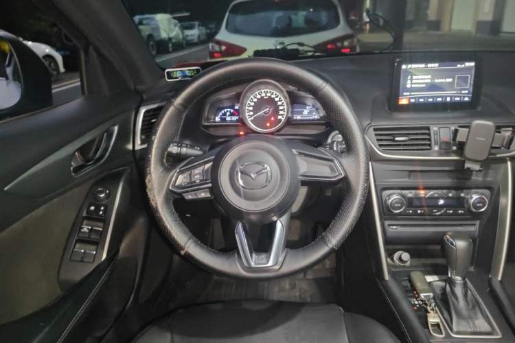 Used Mazda CX-4 2018 2.0L Automatic 2WD Blue Sky Exploration Edition China VI Standard Steering Wheel