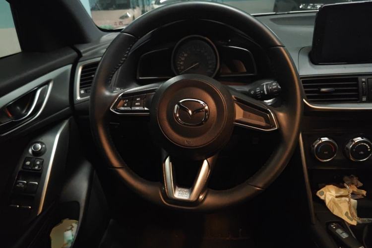Used Mazda CX-4 2018 2.0L Automatic Two-Wheel Drive Blue Sky Dynamic Version China VI Standard Steering Wheel