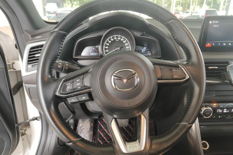 Used Mazda CX-4 2018 2.0L Automatic Two-Wheel Drive Blue Sky Premium Upgrade Version China VI Standard Steering Wheel
