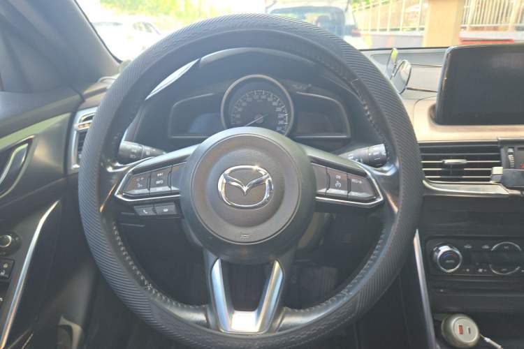 Used Mazda CX-4 2018 2.0L Automatic Two-Wheel Drive Blue Sky Premium Upgrade Version China V Standard Steering Wheel