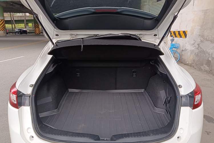 Used Mazda CX-4 2018 2.0L Automatic Two-Wheel Drive Blue Sky Dynamic Version China VI Standard Trunk