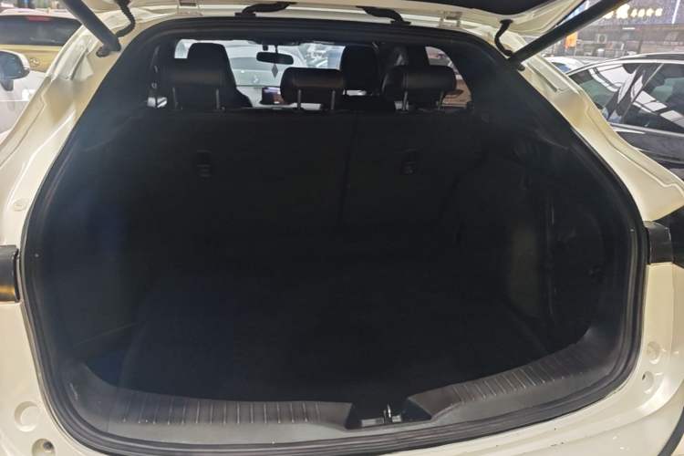 Used Mazda CX-4 2018 2.5L Automatic 4x4 Blue Sky Sport Edition China V Standard Trunk