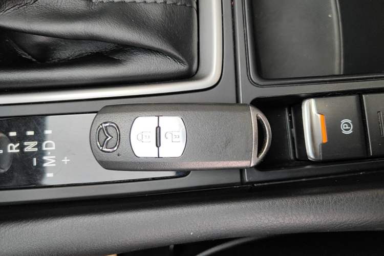 Used Mazda CX-4 2018 2.0L Automatic Two-Wheel Drive Blue Sky Dynamic Version China V Standard Vehicle Key