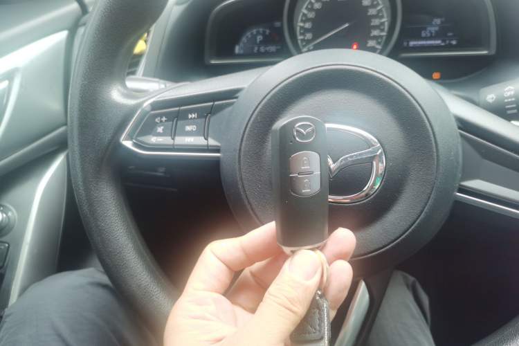 Used Mazda CX-4 2018 2.0L Automatic Two-Wheel Drive Blue Sky Dynamic Version China V Standard Vehicle Key