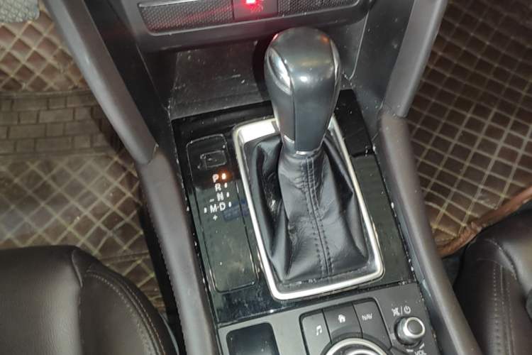 Used Mazda CX-4 2020 2.5L Automatic 4x4 Sky Blue Passion Edition Gear Lever
