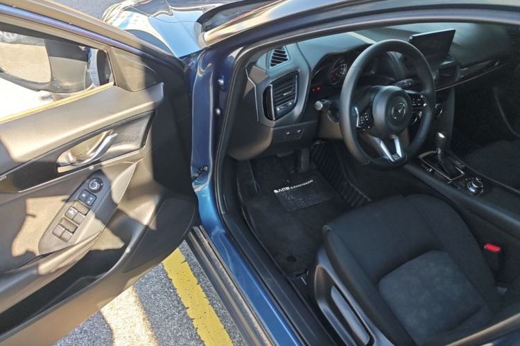 Used Mazda CX-4 2020 2.0L Automatic Two-Wheel Drive Blue Sky Dynamic Edition Driver Seat