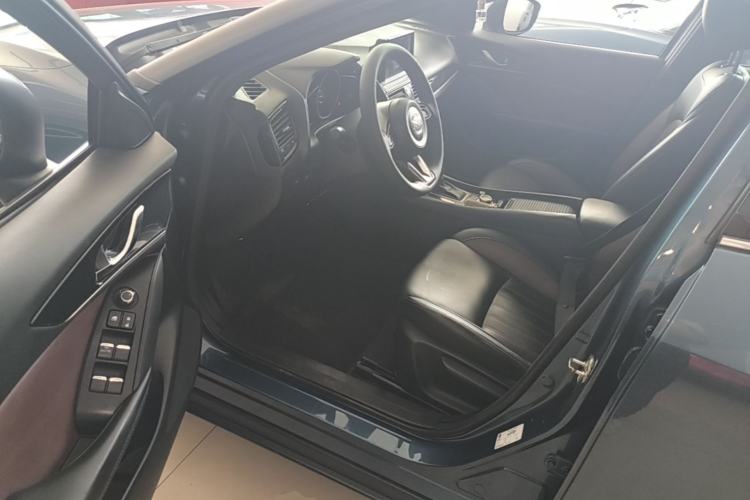 Used Mazda CX-4 2020 2.0L Automatic Two-Wheel Drive Blue Sky Dynamic Edition Driver Seat