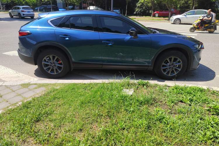 Used Mazda CX-4 2020 2.0L Automatic Two-Wheel Drive Blue Sky Dynamic Edition Exterior 4