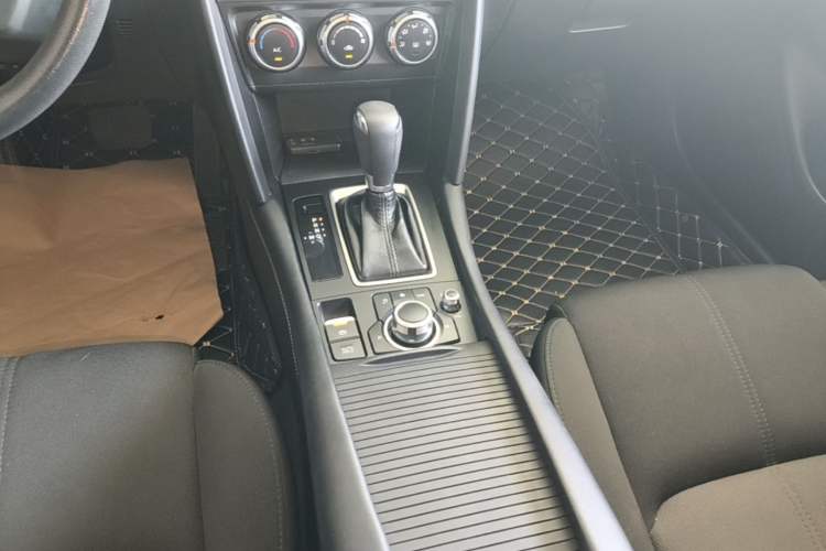 Used Mazda CX-4 2020 2.0L Automatic Two-Wheel Drive Blue Sky Dynamic Edition Gear Lever