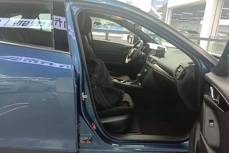 Used Mazda CX-4 2020 2.0L Automatic Two-Wheel Drive Blue Sky Exploration Edition Right Front Seat