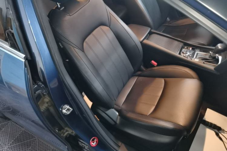 Used Mazda CX-4 2020 2.0L Automatic Two-Wheel Drive Blue Sky Dynamic Edition Right Front Seat