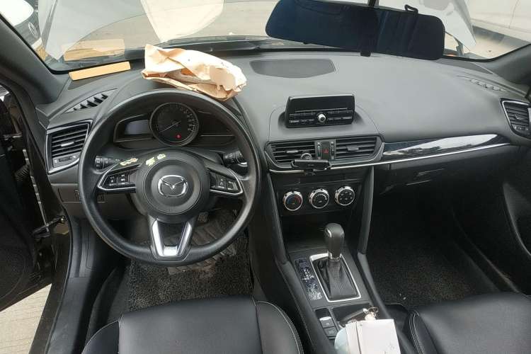 Used Mazda CX-4 2020 2.0L Automatic Two-Wheel Drive Blue Sky Dynamic Edition Center Console