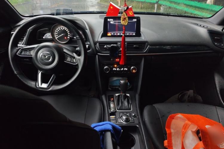 Used Mazda CX-4 2020 2.0L Automatic Two-Wheel Drive Blue Sky Dynamic Edition Center Console