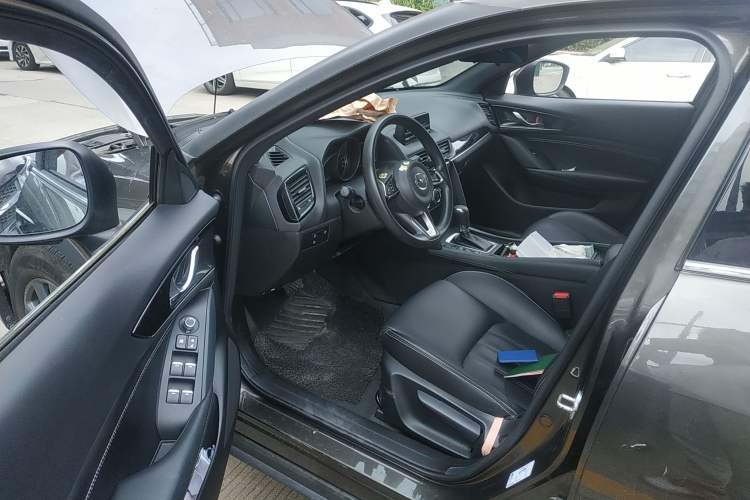 Used Mazda CX-4 2020 2.0L Automatic Two-Wheel Drive Blue Sky Dynamic Edition Driver Seat