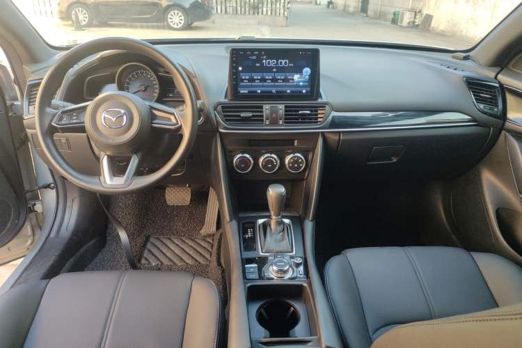 Used Mazda CX-4 2020 2.0L Automatic Two-Wheel Drive Blue Sky Dynamic Edition Center Console