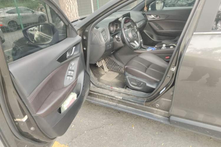 Used Mazda CX-4 2020 2.0L Automatic Two-Wheel Drive Blue Sky Luxury Edition Driver Seat