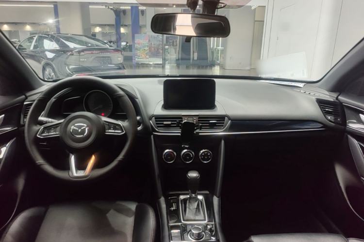 Used Mazda CX-4 2020 2.0L Automatic Two-Wheel Drive Blue Sky Dynamic Edition Center Console