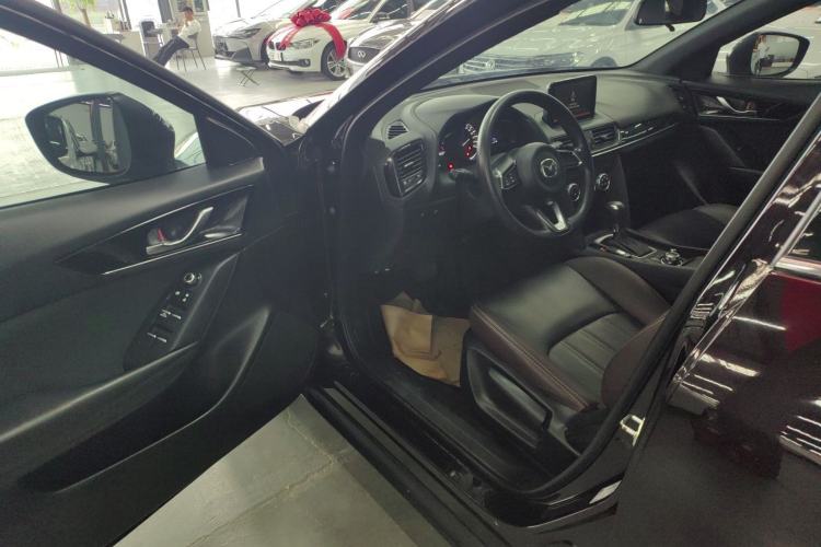 Used Mazda CX-4 2020 2.0L Automatic Two-Wheel Drive Blue Sky Dynamic Edition Driver Seat