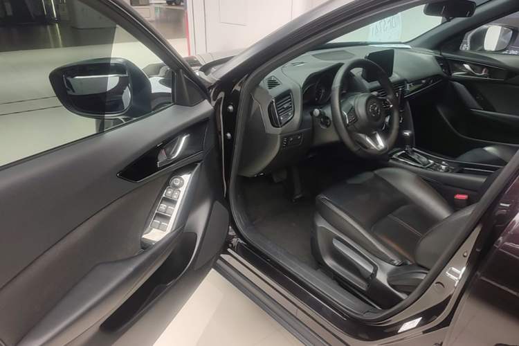 Used Mazda CX-4 2020 2.0L Automatic Two-Wheel Drive Blue Sky Dynamic Edition Driver Seat