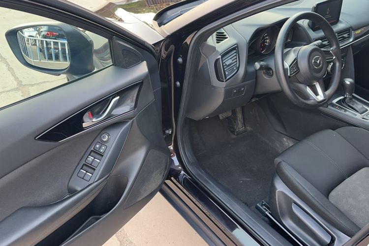 Used Mazda CX-4 2020 2.0L Automatic Two-Wheel Drive Blue Sky Dynamic Edition Interior 1