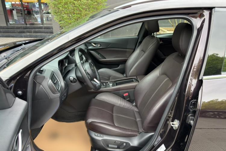 Used Mazda CX-4 2020 2.0L Automatic Two-Wheel Drive Blue Sky Leading Edition Interior 1